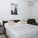 Bilin San Apartamento