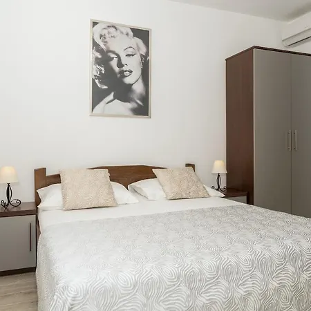 Apartment Bilin San