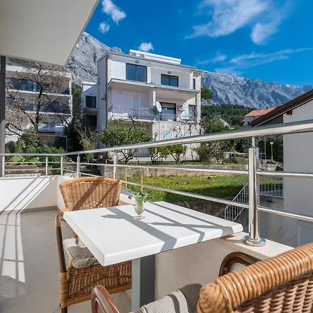 Apartment Bilin San *