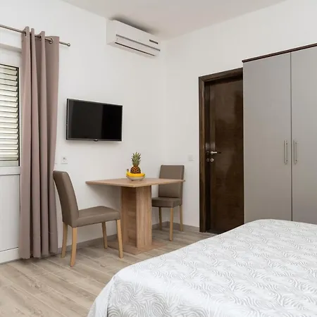 Bilin San Apartment *