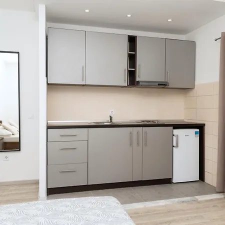 Bilin San Apartment *