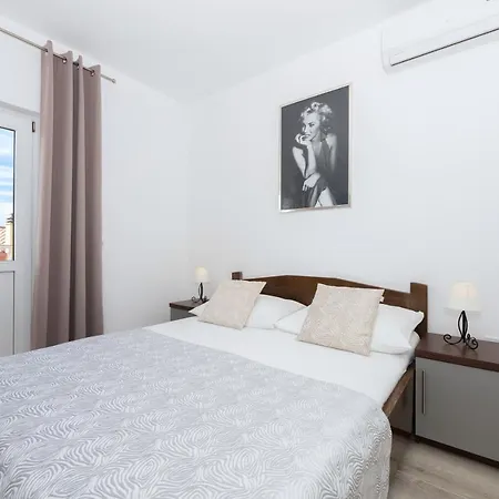 Apartment Bilin San