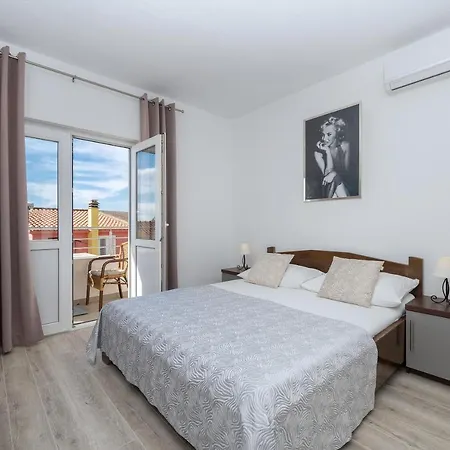 Bilin San Apartment *