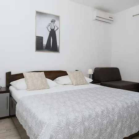 Bilin San Apartment