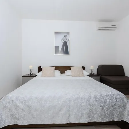 Apartment Bilin San Baska Voda