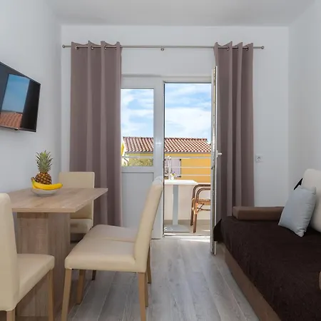 Bilin San Apartment *