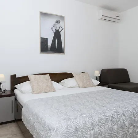 Bilin San Apartment