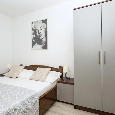 Apartment Bilin San *