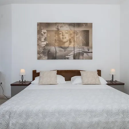 Bilin San Apartment