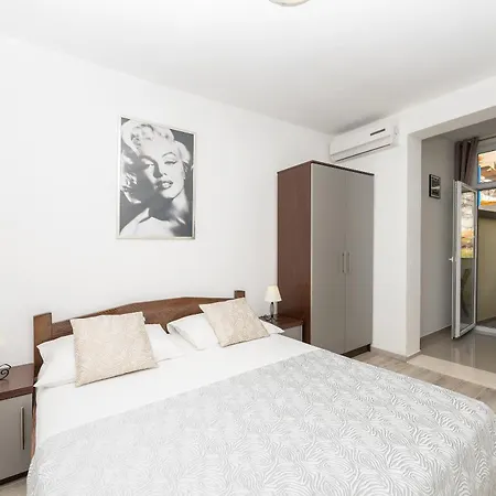 Bilin San Apartment *