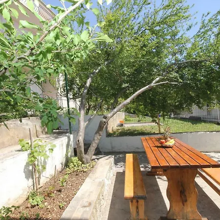 Apartment Bilin San *